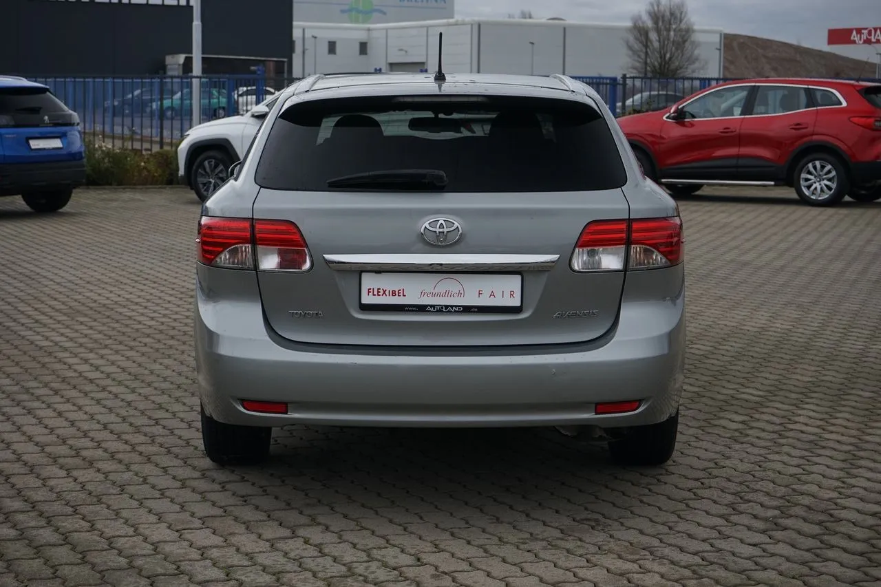 Toyota Avensis 1.8 Premium...  Image 3