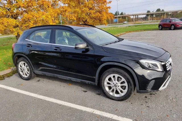 Mercedes-Benz GLA 200 200 d 4Matic A Premium Business Image 6